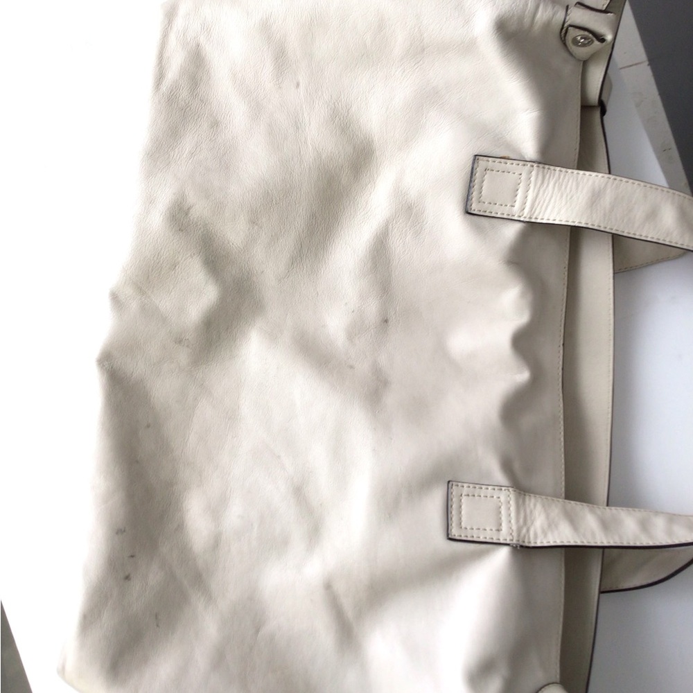 CHANEL Large Edgy Tote Bag - Picture 4 of 16